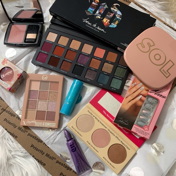 ✨MAKEUP AND BEAUTY MYSTERY BOX✨ - Picture 2 of 2